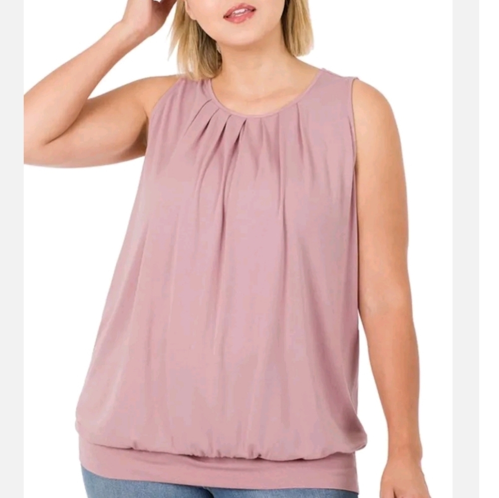Zenana plus Women's Pleated Top with button closure on back NEW